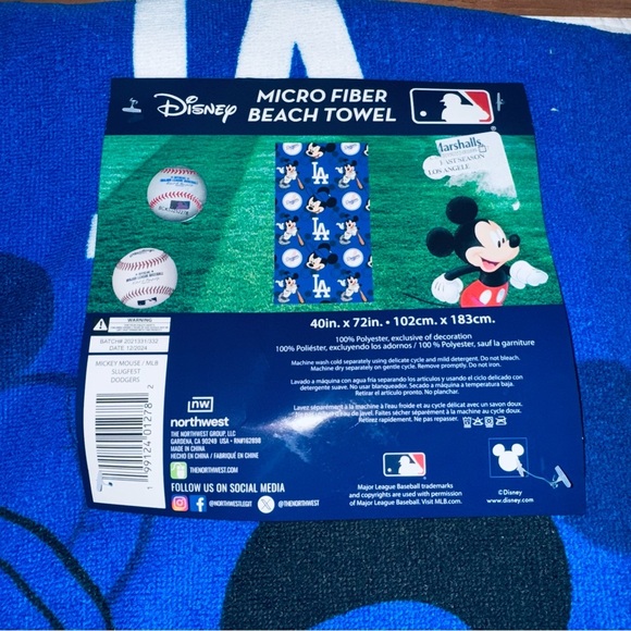 Disney / MLB Dodgers Mickey Mouse Large Beach Towel NEW 40in. X 72in. Microfiber - Picture 7 of 7